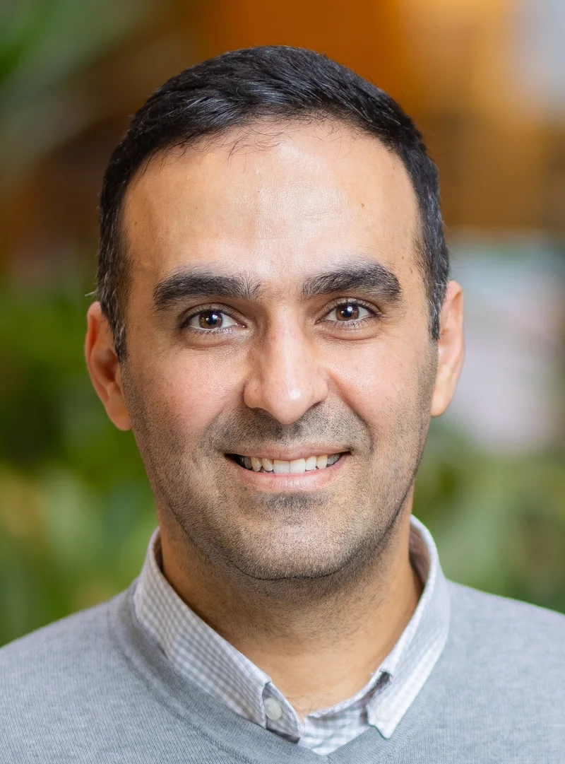 Portrait of Dr. Vahid Moosabeiki
